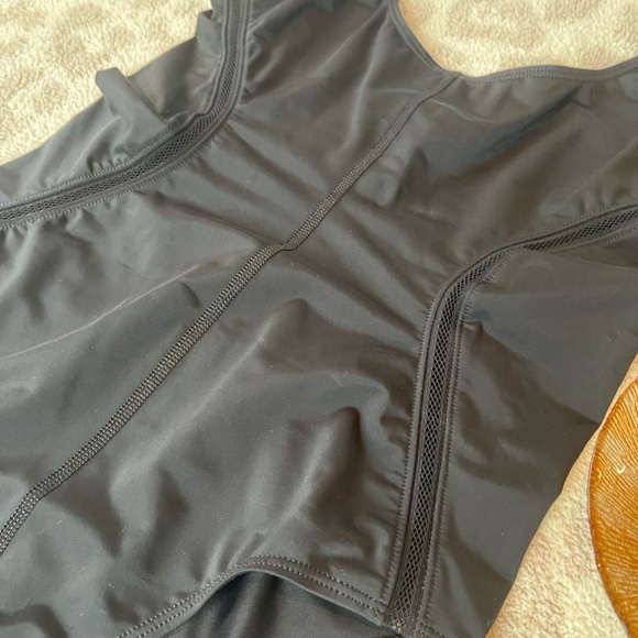NWOT Good American Core Tank Bodysuit with Mesh Contour Detail - Picture 3 of 5